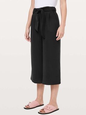 Lululemon Noir High Rise Wide Leg Black Crop Pant size 10